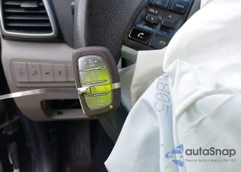 2021 Hyundai Tucson Value z USA, uszkodzony, nr VIN KM8J33A45MU407644